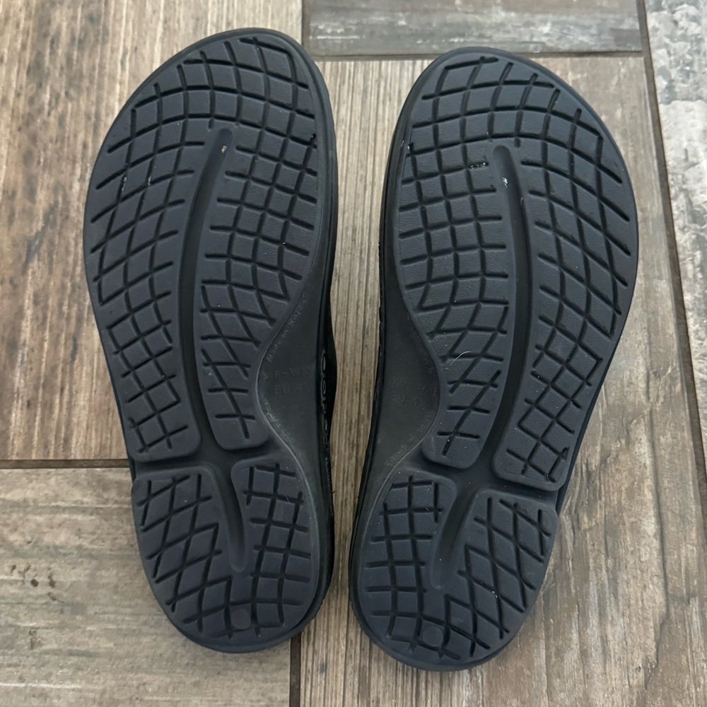 Oofos OOahh Slide Sandal in Black size Women’s 10 or Men’s 8 - Picture 9 of 10